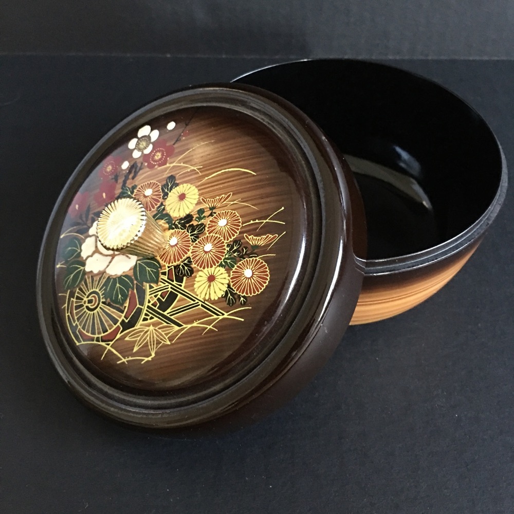 Lacquer Bento box or Keepsake box. Japan.  Perfect